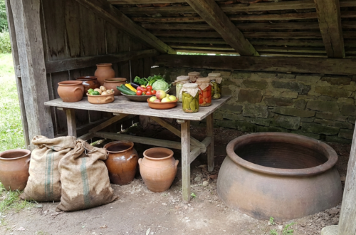 Keeping Food Cold Without Electricity